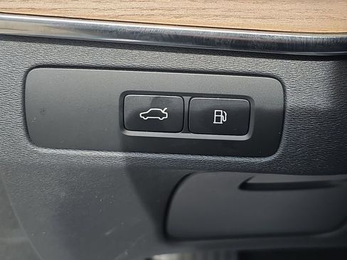 New 2026 Volvo XC90 T8 Plus w/ Protection Package Premier image 29