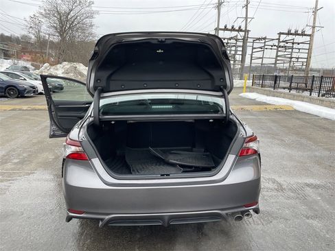 Used 2022 Toyota Camry SE w/ Cold Weather Package image 13