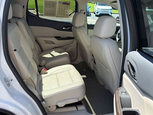Used 2023 GMC Acadia Denali w/ Denali Technology Package FWD image 13