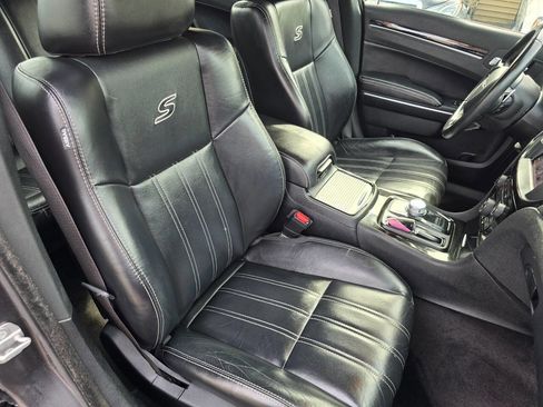 Used 2018 Chrysler 300 S image 30