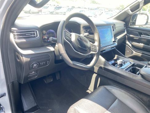 Used 2024 Jeep Wagoneer L Series II w/ Flexible Seating Group AWD/4WD image 20