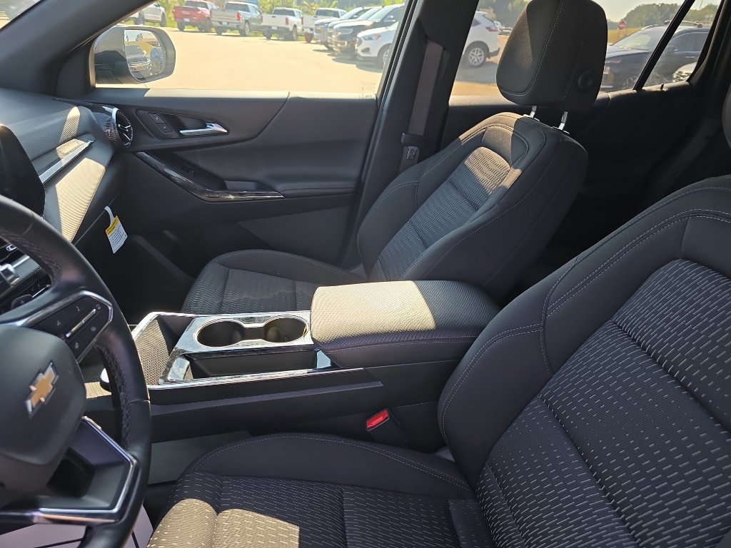 Used 2025 Chevrolet Equinox LT FWD image 13