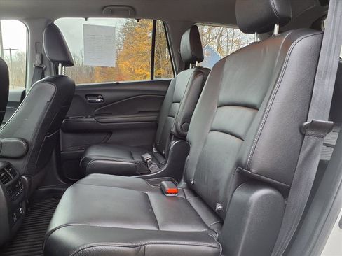 Used 2022 Honda Pilot Touring image 8