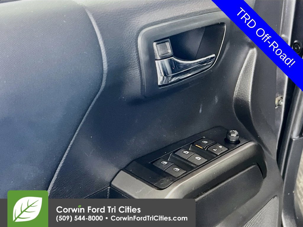 Used 2022 Toyota Tacoma TRD Off-Road AWD/4WD image 11