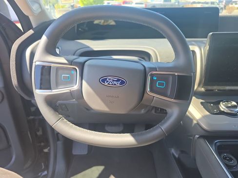 Used 2025 Ford Expedition Max Active AWD/4WD image 13