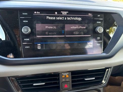 Used 2022 Volkswagen Taos SE w/ Panoramic Sunroof Package AWD/4WD image 9