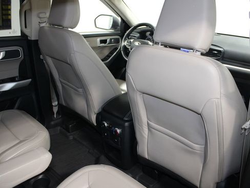 Used 2021 Ford Explorer XLT w/ Equipment Group 202A image 34