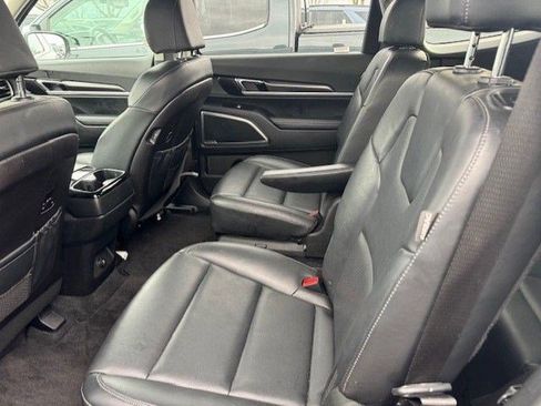 Used 2025 Kia Telluride S image 16