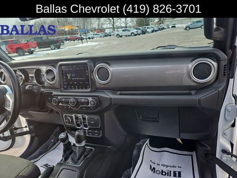 Used 2022 Jeep Wrangler Unlimited Sahara image 30