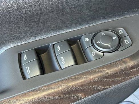 Used 2023 GMC Acadia Denali w/ Denali Ultimate Package AWD/4WD image 12