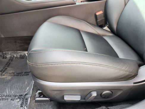 Used 2024 MAZDA MAZDA3 s image 13