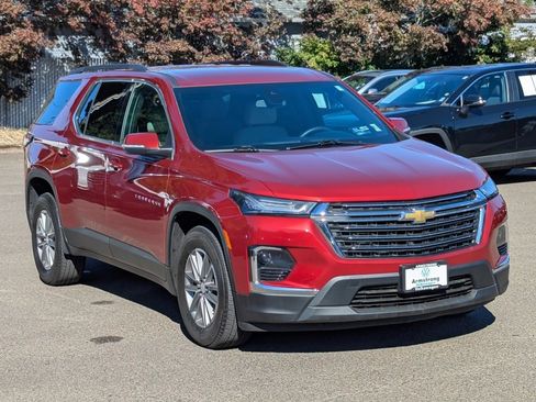 Used 2022 Chevrolet Traverse LT image 7