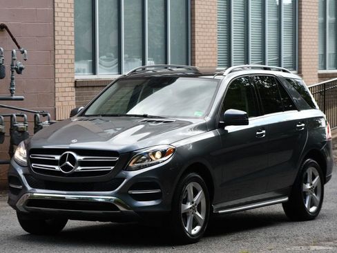 Used 2018 Mercedes-Benz GLE 350 w/ Premium 1 Package image 3