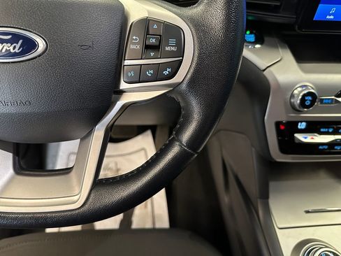 Used 2021 Ford Explorer XLT AWD/4WD image 12