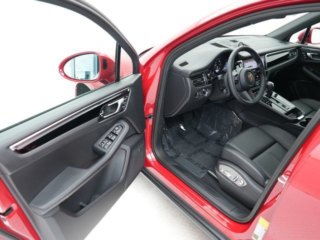Certified 2026 Porsche Macan AWD/4WD image 8