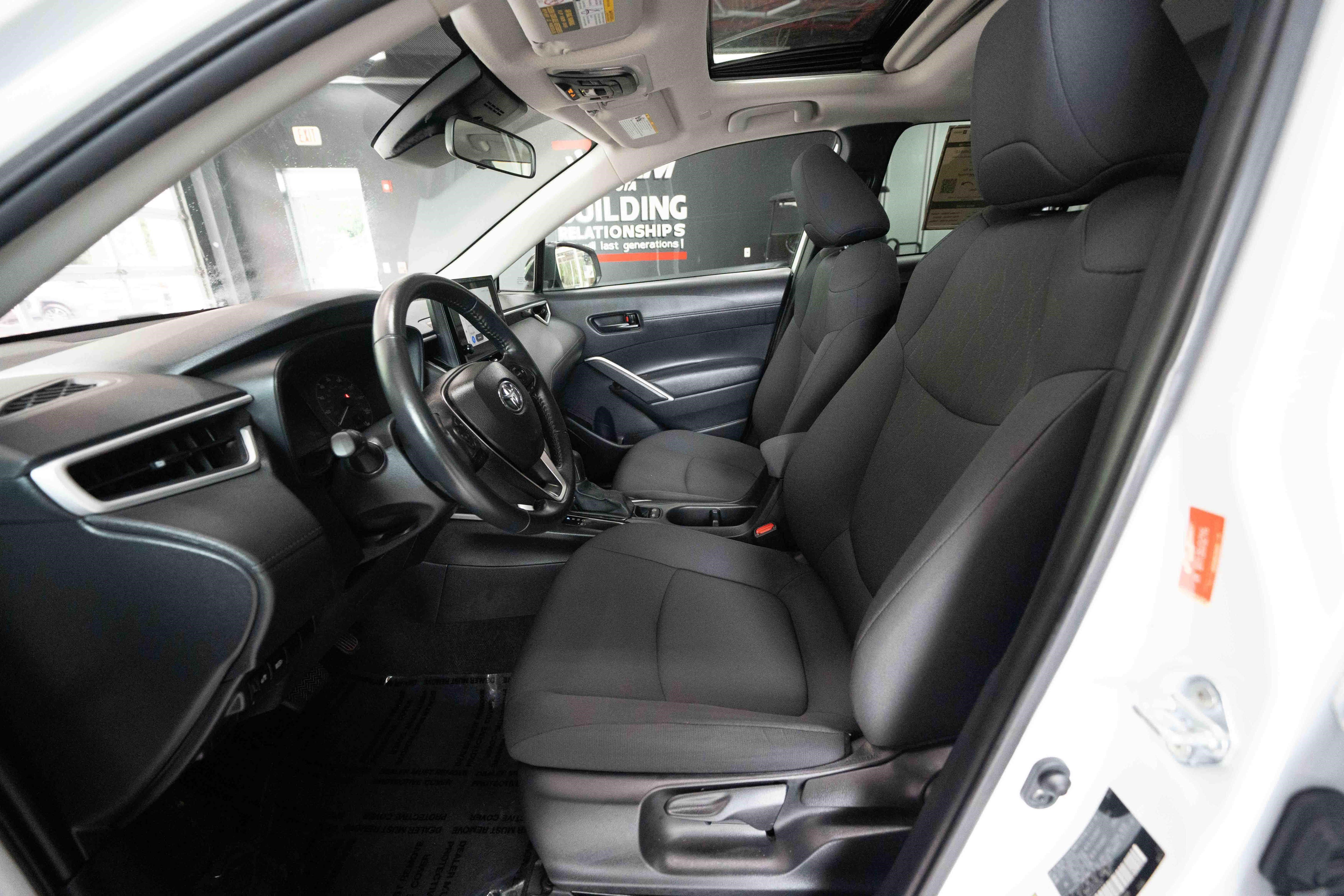 Used 2025 Toyota Corolla Cross LE w/ Moonroof Package AWD/4WD image 9