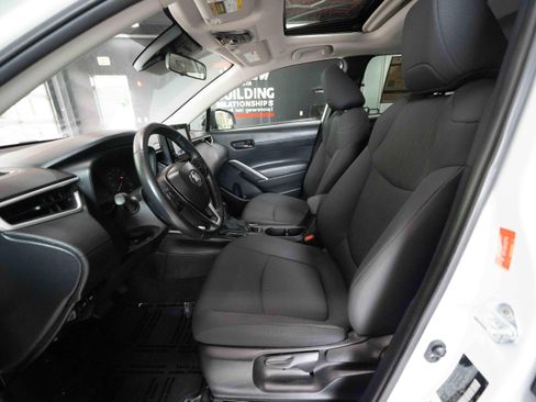 Used 2025 Toyota Corolla Cross LE w/ Moonroof Package AWD/4WD image 9
