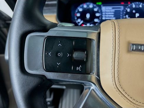 Used 2023 Land Rover Discovery Metropolitan Edition AWD/4WD image 10