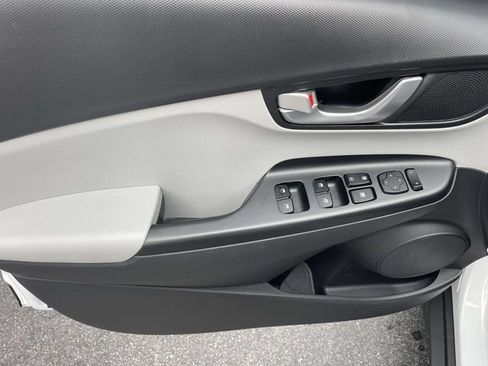 Certified 2022 Hyundai Kona SEL w/ Convenience Package FWD image 19