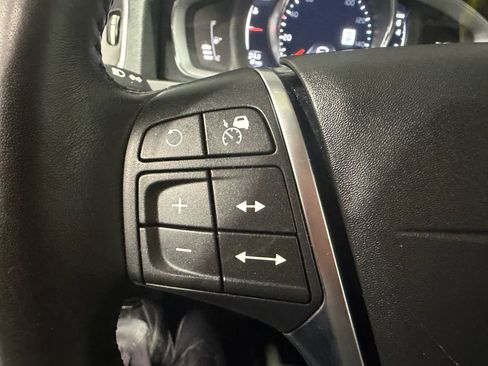 Used 2018 Volvo S60 T5 Inscription Platinum image 13