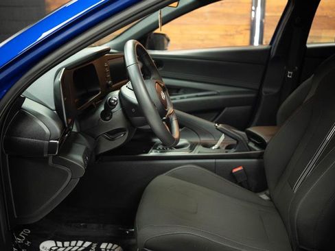 Used 2025 Hyundai Elantra Sport FWD image 8