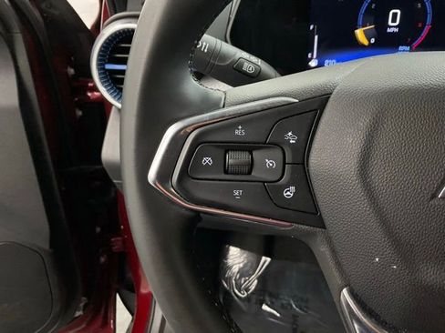 Used 2025 Chevrolet Trax LT w/ LT Convenience Package FWD image 12
