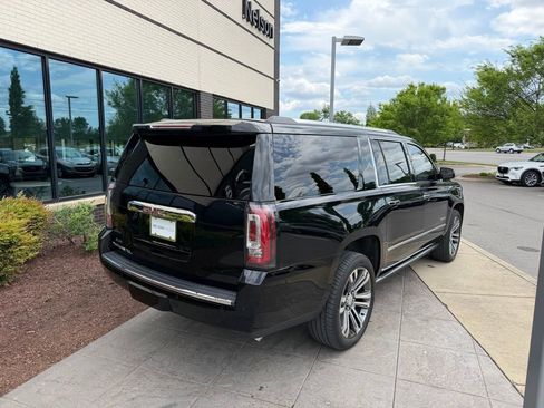 Used 2019 GMC Yukon XL Denali w/ Denali Ultimate Package image 3