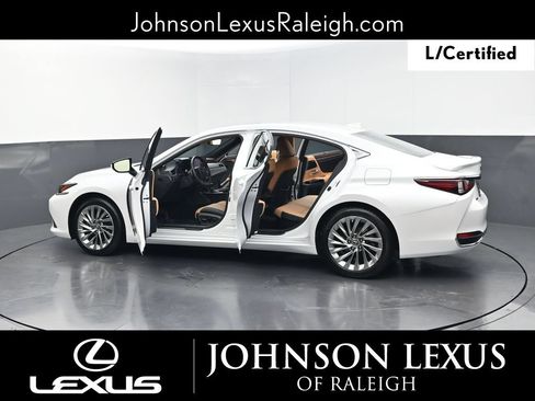 Certified 2022 Lexus ES 300h Ultra Luxury w/ Accessory Package 2 FWD image 37