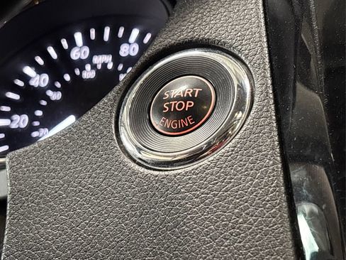 Used 2018 Nissan Rogue SL w/ Premium Package image 29