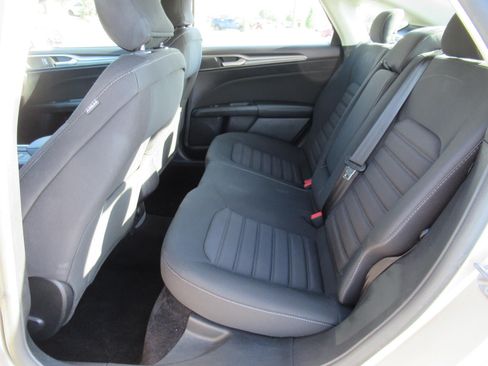 Used 2018 Ford Fusion SE FWD image 30