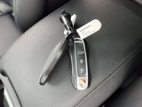 Used 2024 Porsche Cayenne Base image 37