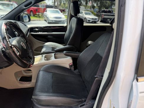 Used 2019 Dodge Grand Caravan SXT FWD image 8