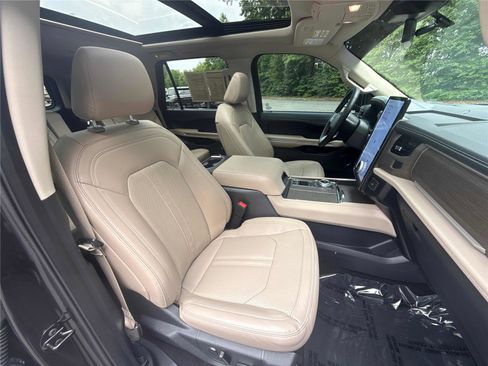 Used 2024 Ford Expedition Limited RWD image 26
