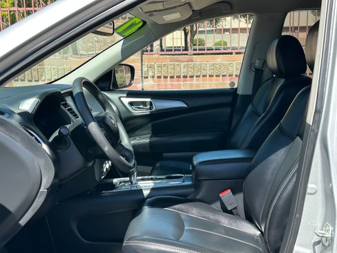 Used 2017 Nissan Pathfinder SL image 6