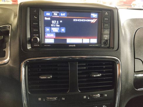 Used 2019 Dodge Grand Caravan SXT w/ Blacktop Package FWD image 25