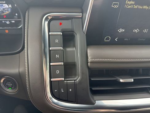 Used 2022 GMC Yukon XL SLE w/ Gmc Pro Safety Plus Package AWD/4WD image 23