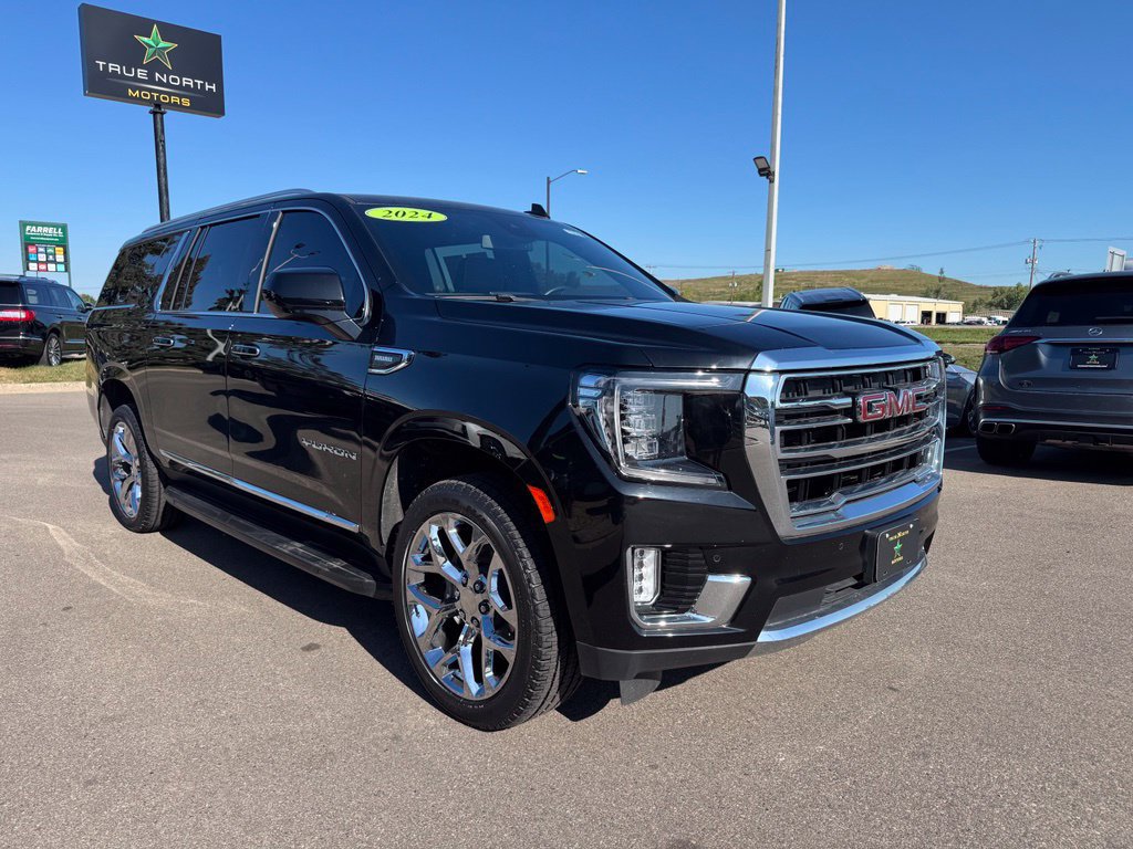 Used 2024 GMC Yukon XL SLT AWD/4WD image 3