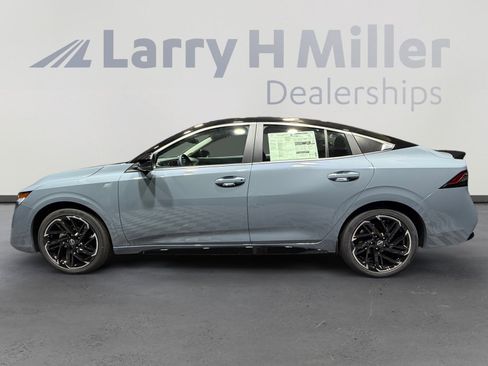 New 2026 Nissan Sentra SR w/ Floor Mat Package FWD image 2