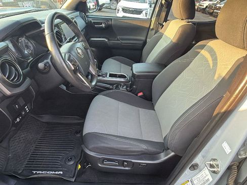 Used 2020 Toyota Tacoma TRD Sport AWD/4WD image 16