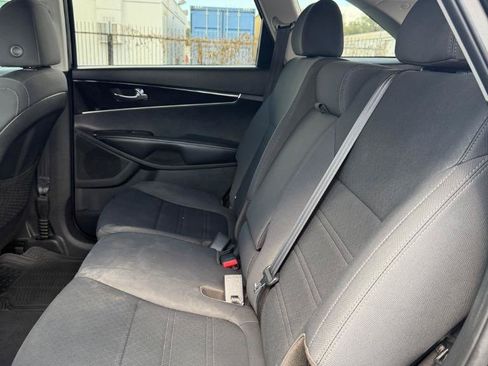 Used 2020 Kia Sorento LX FWD image 23