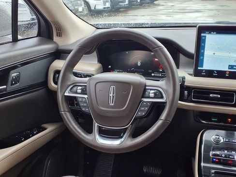 Used 2023 Lincoln Nautilus FWD w/ Premium Package image 6