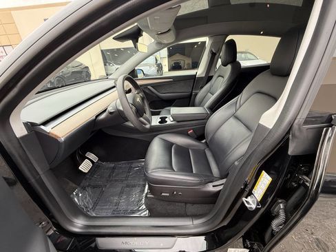 Used 2023 Tesla Model Y Performance image 18