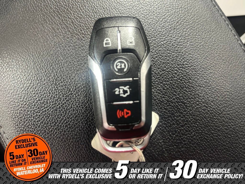 Used 2017 Ford Explorer XLT w/ Equipment Group 202A AWD/4WD image 32