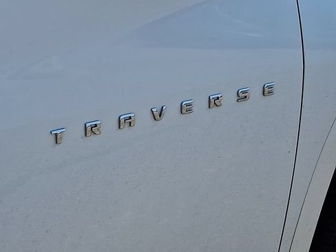 Used 2023 Chevrolet Traverse Premier FWD image 27