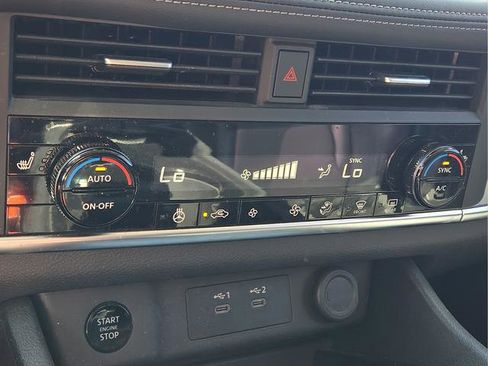 Used 2024 Nissan Rogue SV w/ SV Premium Package FWD image 14