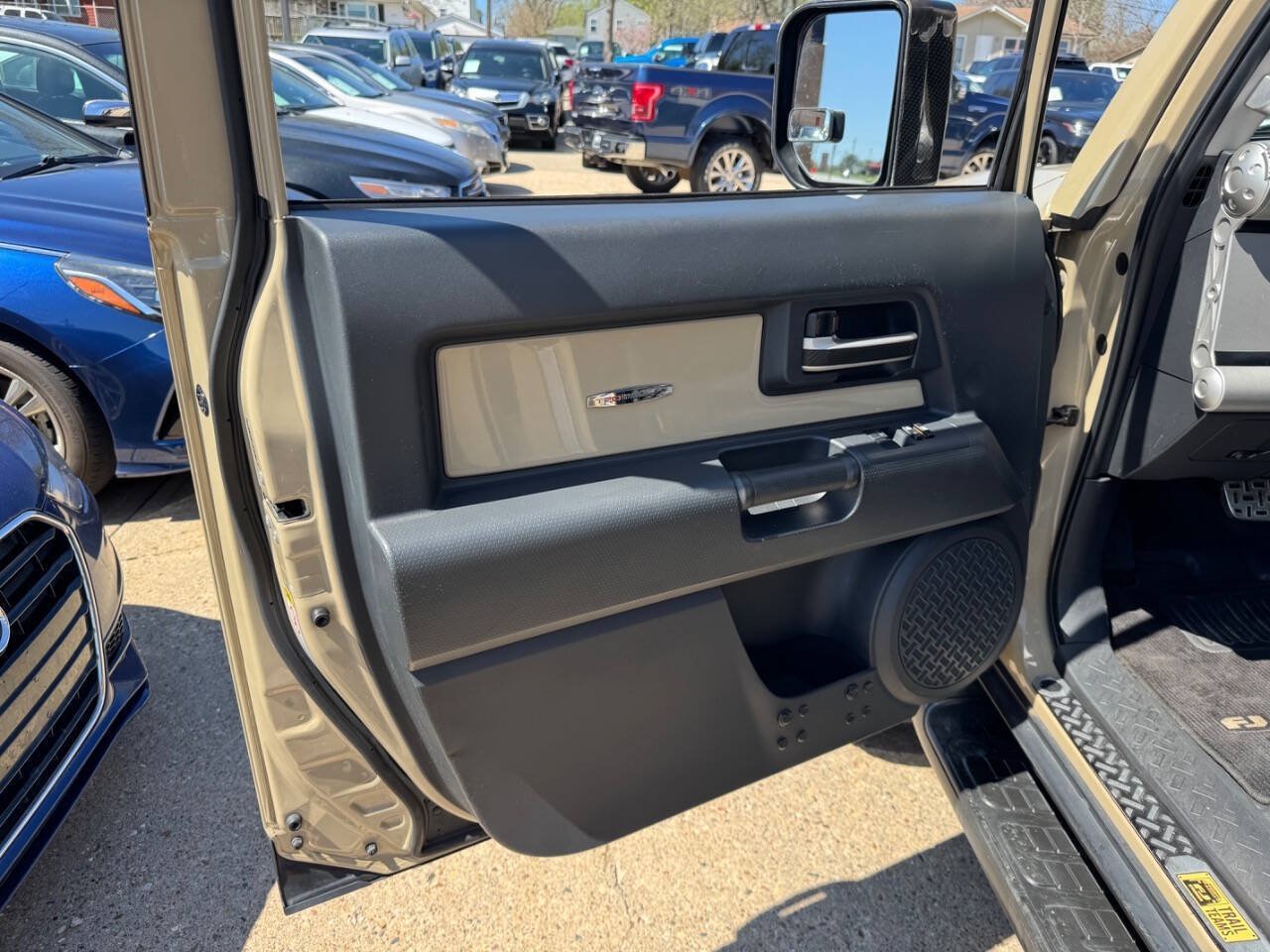 Used 2012 Toyota FJ Cruiser 4WD w/ Upgrade Pkg image 9