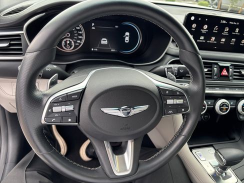 Used 2023 Genesis G70 2.0T image 9