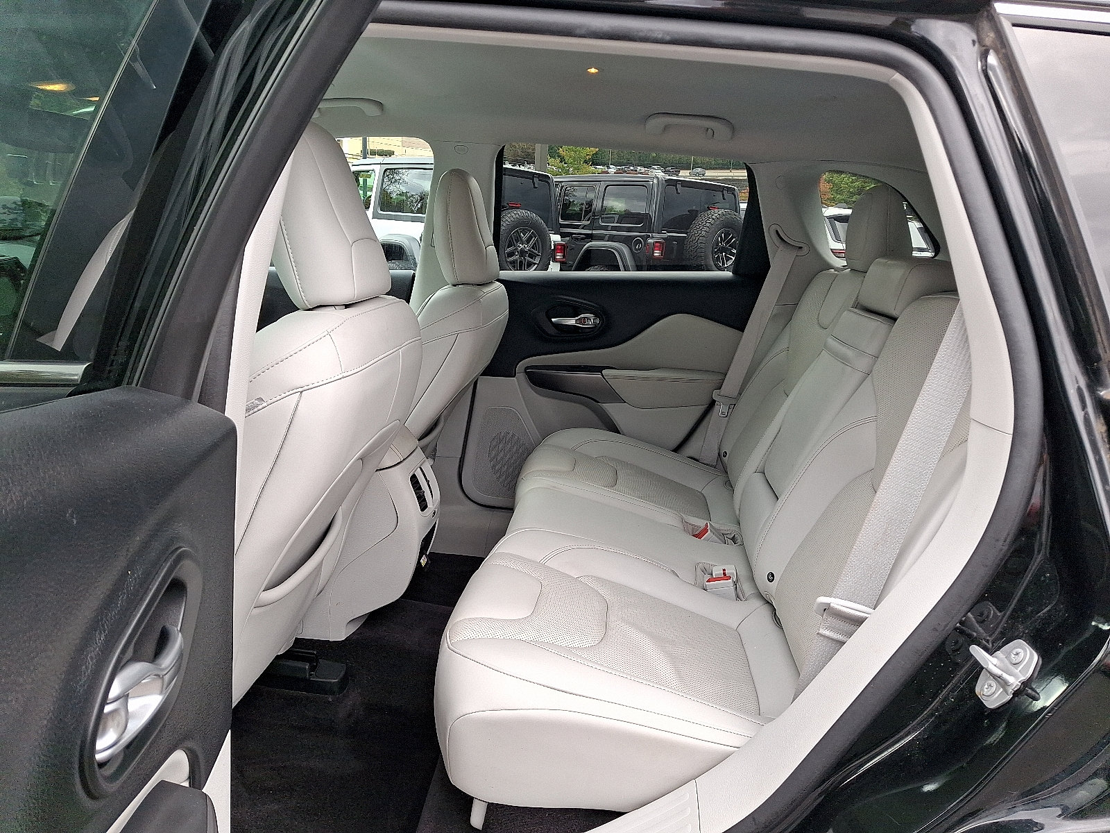Certified 2019 Jeep Cherokee Limited AWD/4WD image 10