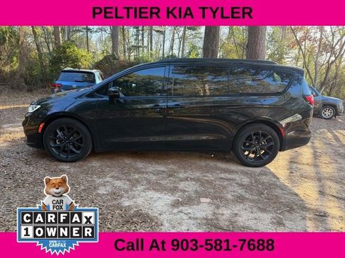 Used 2023 Chrysler Pacifica Limited w/ S Appearance Package image 8