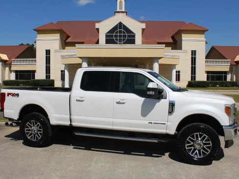 Used 2017 Ford F250 Lariat w/ Lariat Ultimate Package image 2